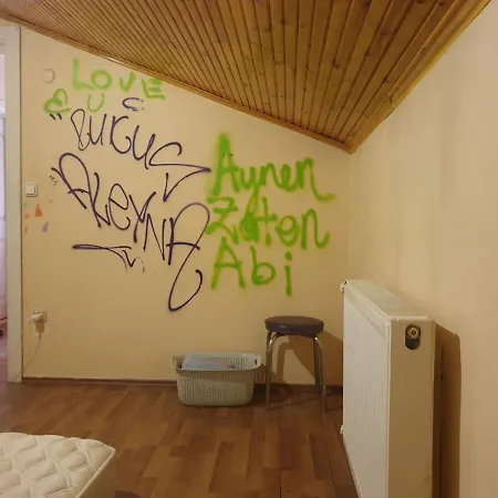 Lägenhet Wooden Attic Flat With Terace Istanbul