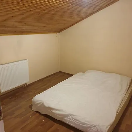 Wooden Attic Flat With Terace Lägenhet