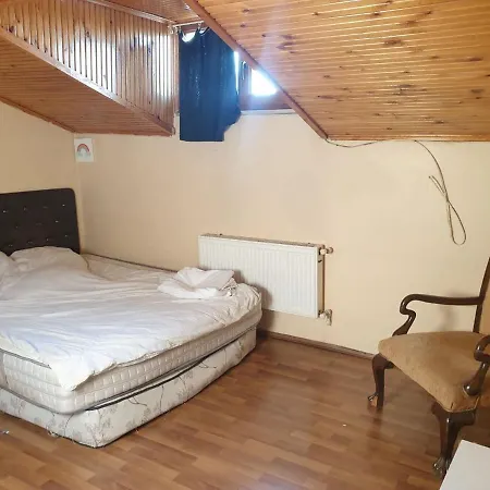 Wooden Attic Flat With Terace Lägenhet Istanbul
